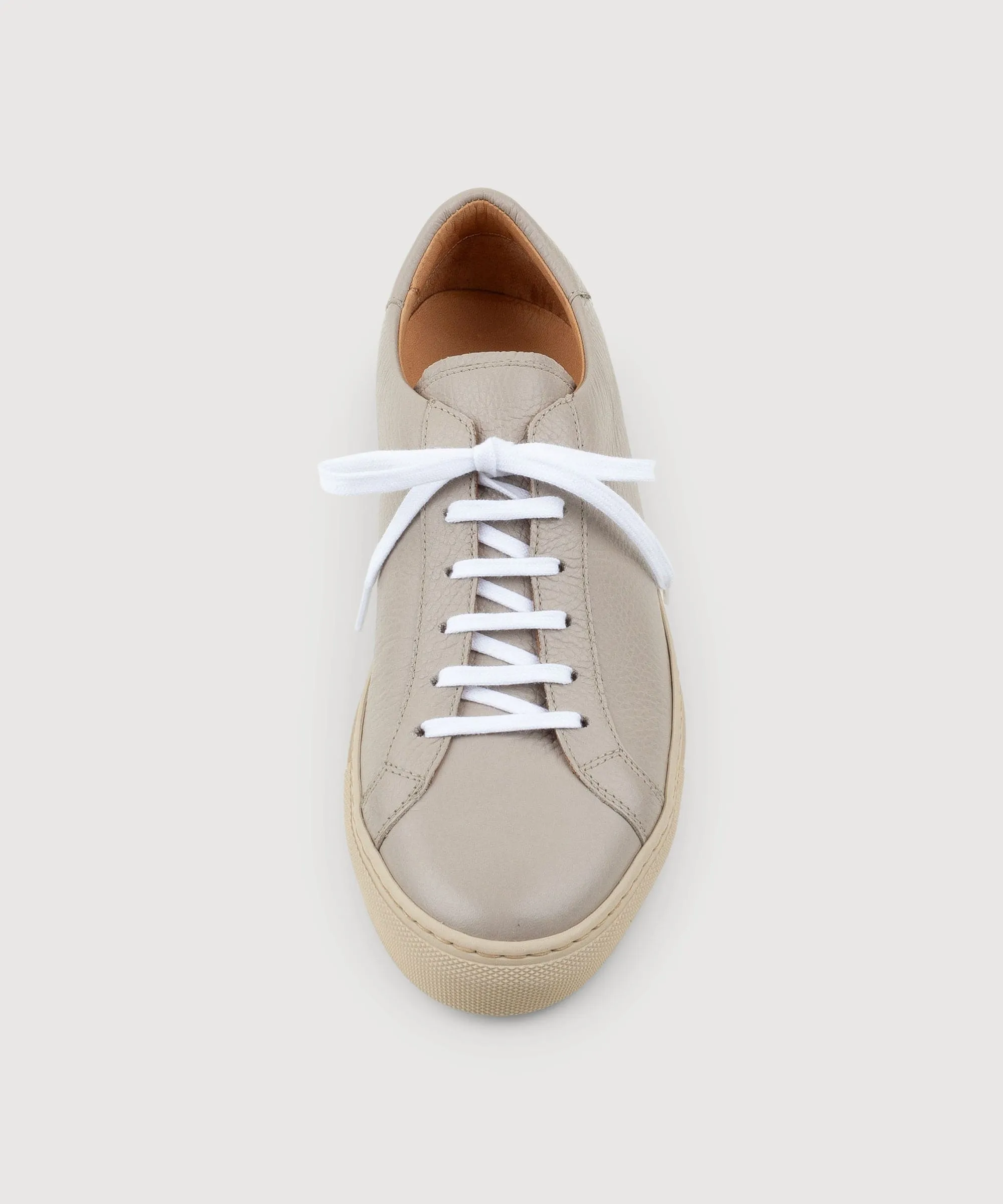 Certainly! To optimize the title, Ill need some additional information about the product. Could you provide details such as the brand, model, color, special features, or target audience of the sneaker?