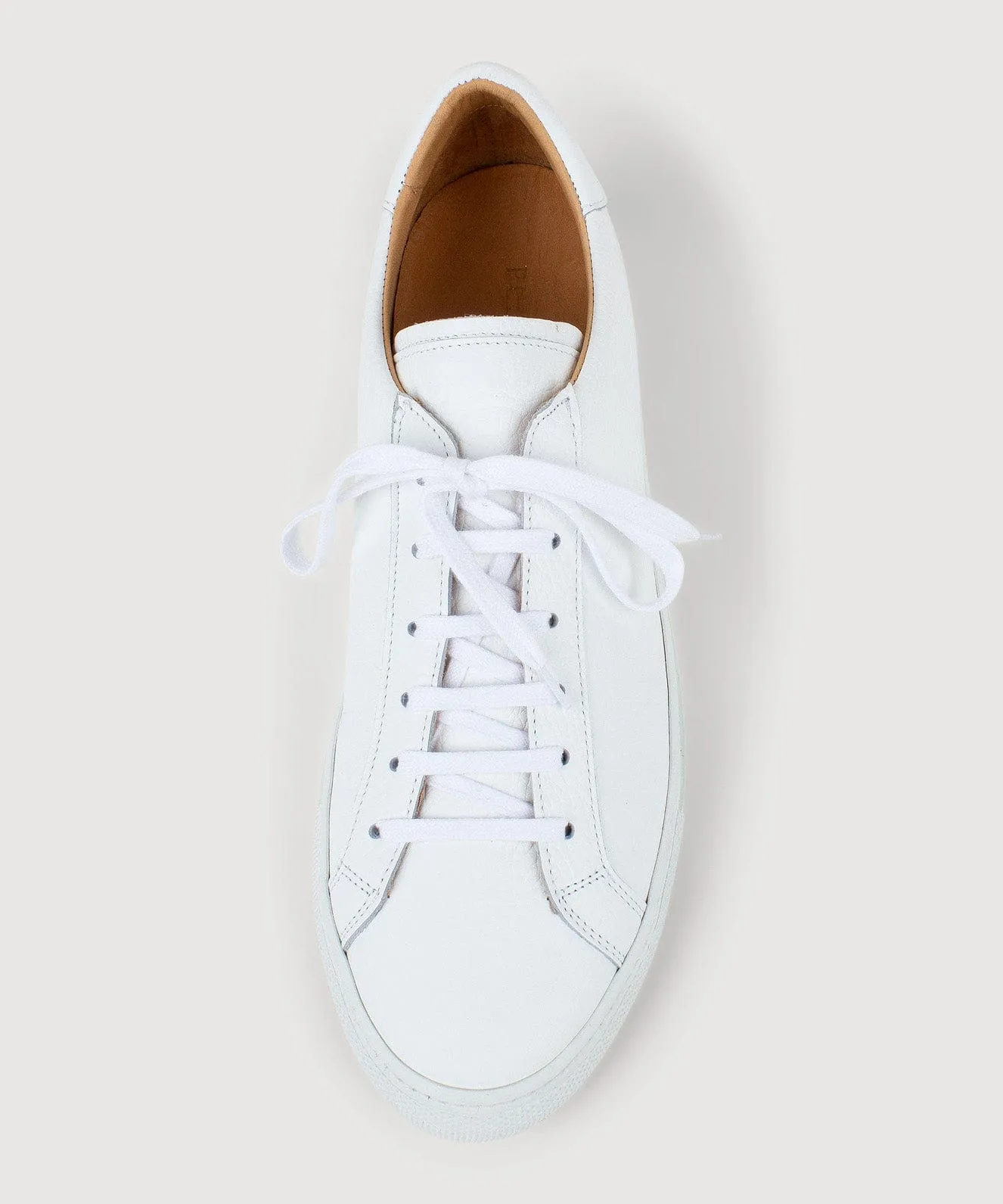 Certainly! To optimize the title, Ill need some additional information about the product. Could you provide details such as the brand, model, color, special features, or target audience of the sneaker?